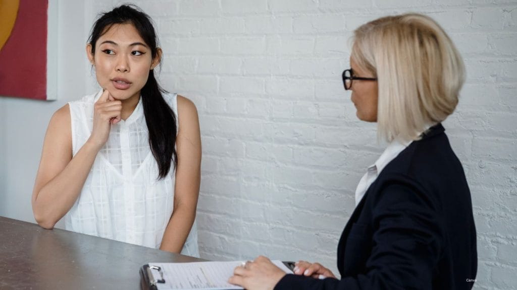 Mind Reading Through Body Language: How to Connect and Persuade Effortlessly 10 Mind Reading Through Body Language